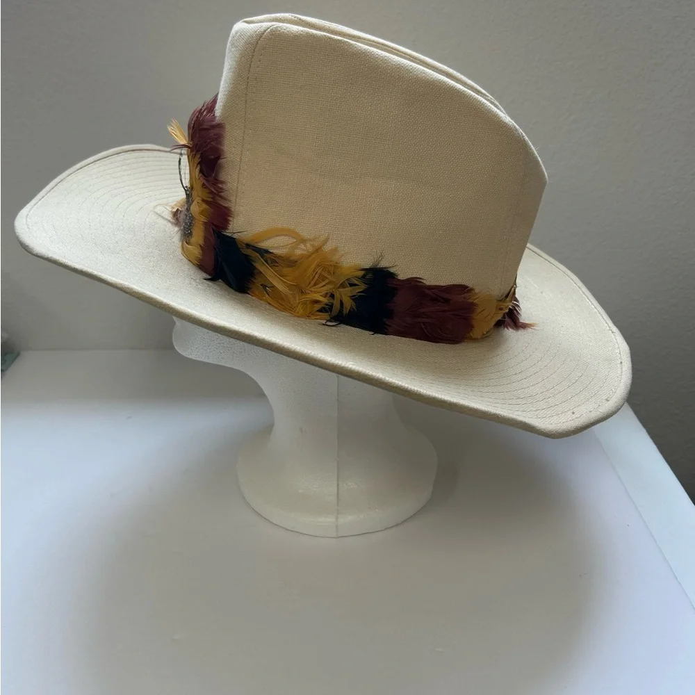 Canon Trails/ Cream Hat / 100% cotton/ size 7 1/4 - 7 3/8/ L -Feather Accents